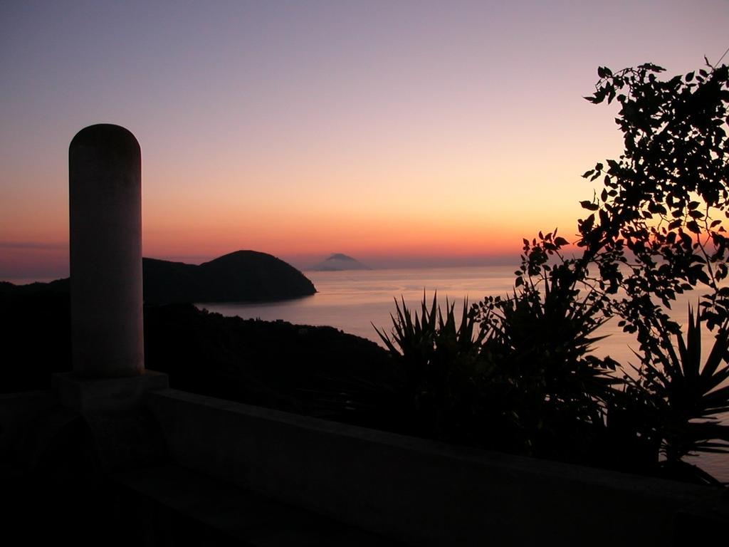 Casa Rossa Del Cappero Sottano Villa Lipari  Room photo